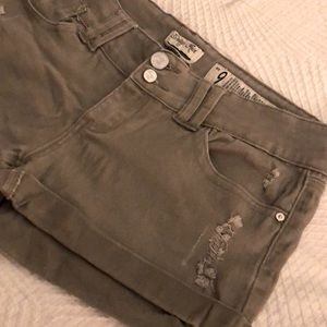Brand: Indigo Rein Size 9 Shorts in Olive 98% Cotton 2% Spandex